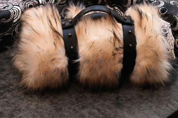 Plaid de luxe pour chien Sabanah L et manchette de transport en cuir 