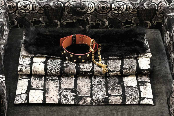 Plaid pour chat Sabanah M et manchette de transport cuir façon croco