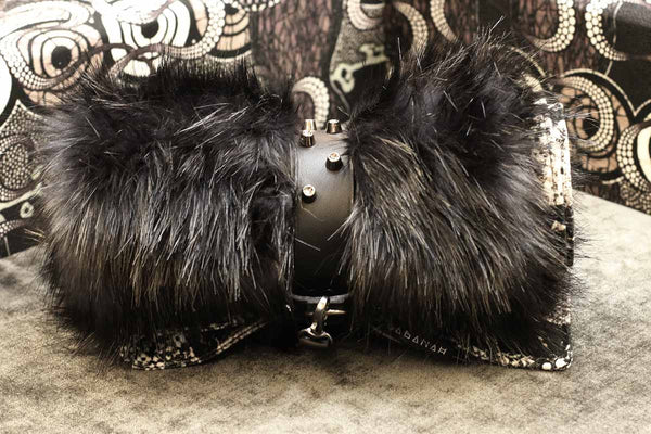 Plaid chat fausse fourrure S Sabanah et manchette avec poignée en cuir 