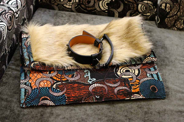 Plaid design chiens Sabanah XS et manchette et poignée en cuir noir