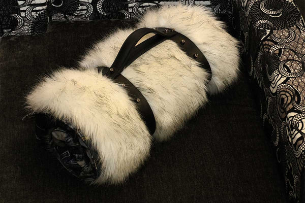 Grande couverture chien L Metis Sabanah et manchette de transport cuir