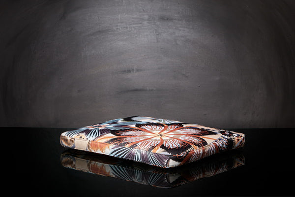 Coussin Sabanah tissu Missoni Ondurman brun 160 pour "Drôle de Panier"