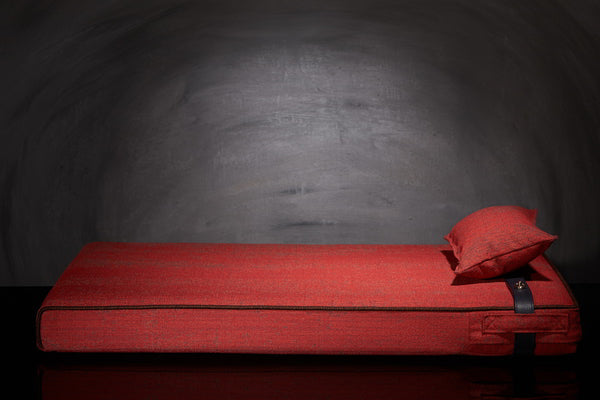 Lit pour chien moderne Sabanah Inuit L Rouge Feu