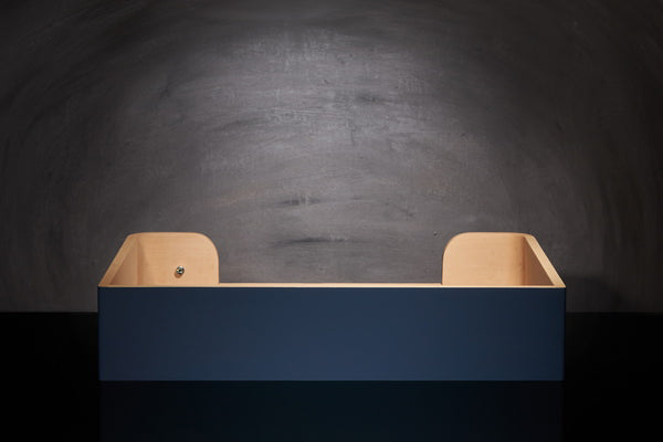 Drôle de panier M chat Bleu nuit de dos vernis peau de pêche