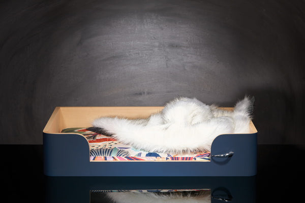 Panier pour chien original M Sabanah Bleu nuit et couverture Metis 